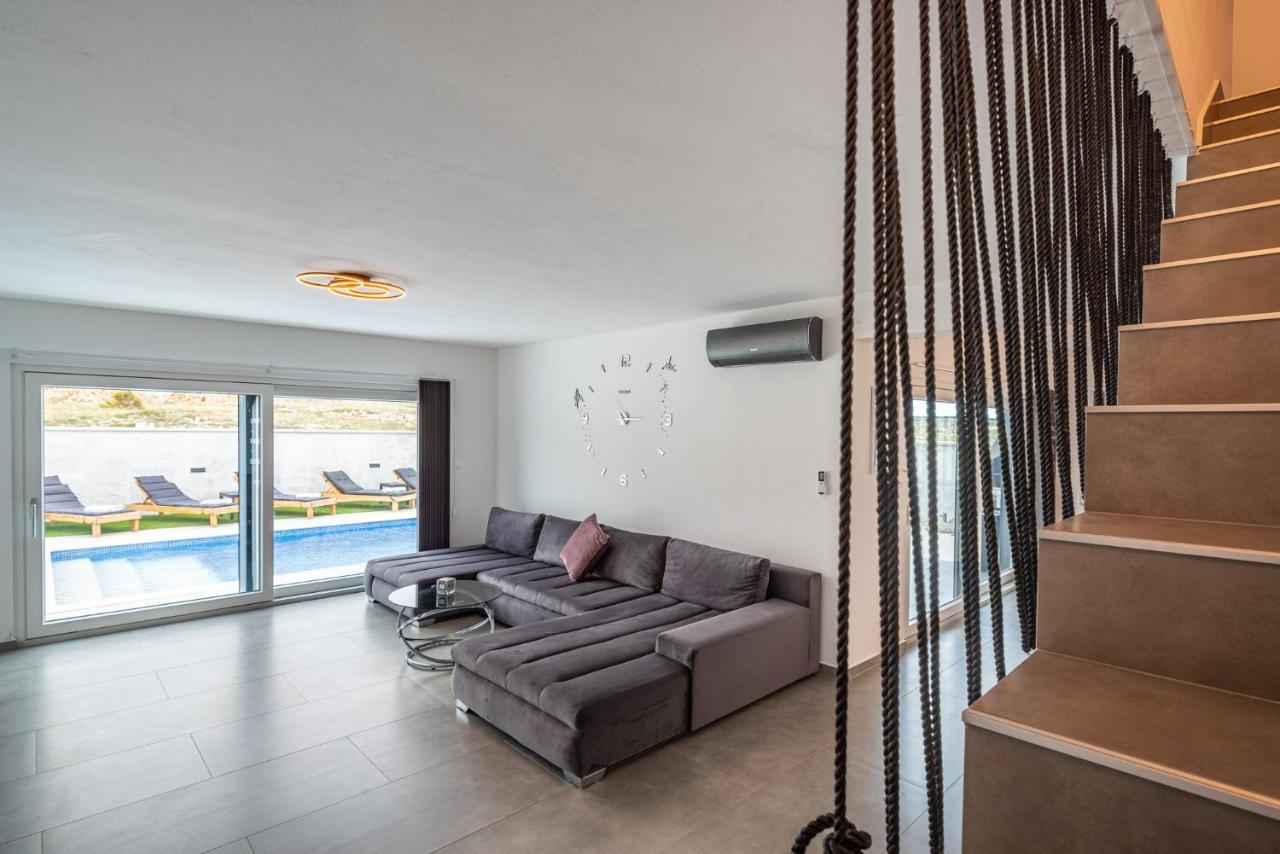 Luxury Villa Noemi Ražanac Extérieur photo