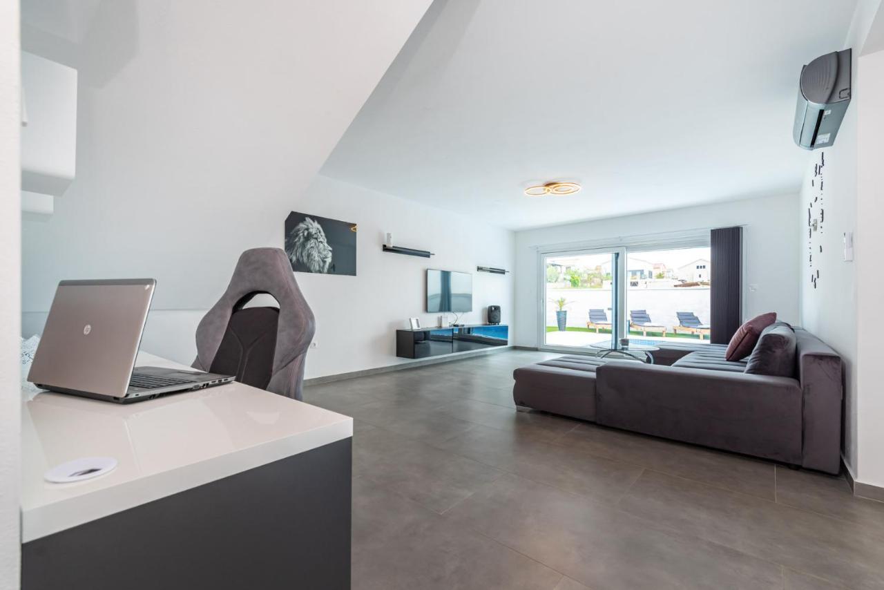 Luxury Villa Noemi Ražanac Extérieur photo