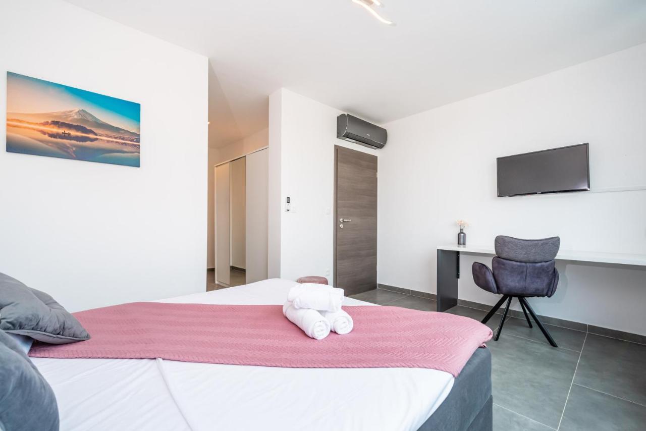 Luxury Villa Noemi Ražanac Extérieur photo
