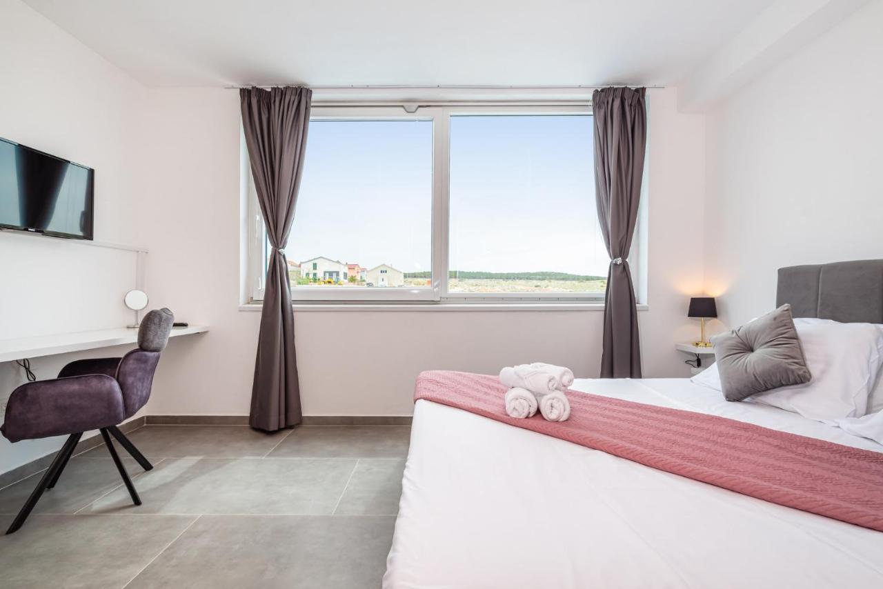 Luxury Villa Noemi Ražanac Extérieur photo