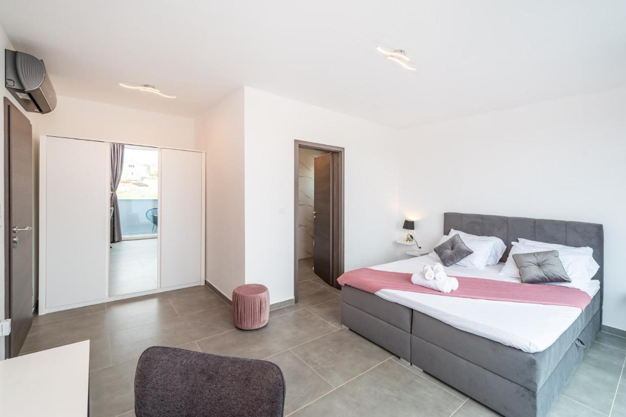 Luxury Villa Noemi Ražanac Extérieur photo
