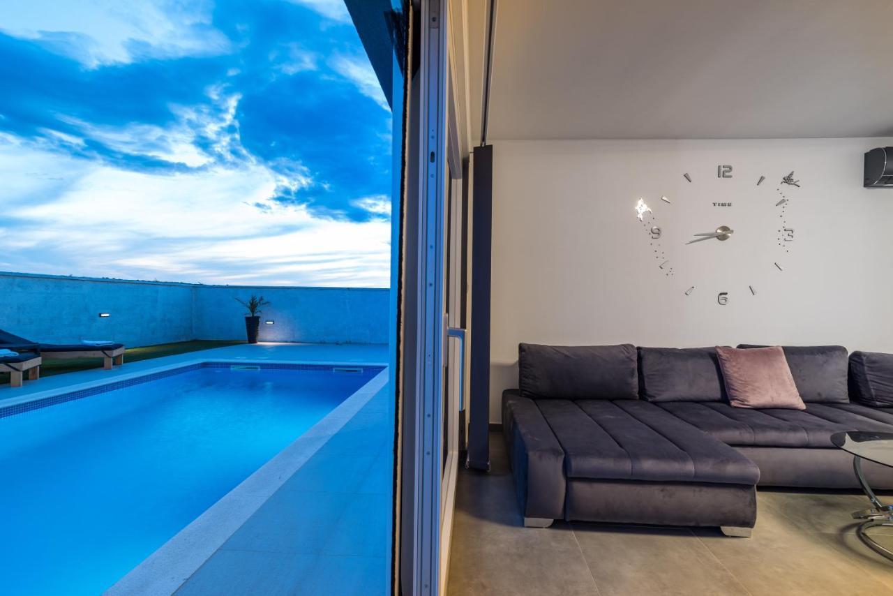 Luxury Villa Noemi Ražanac Extérieur photo